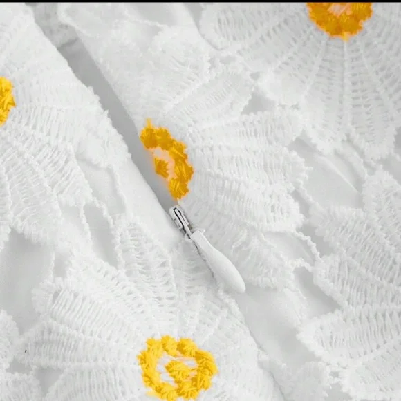 🌻 PLUS Lace Skirt 🌻 - Picture 4 of 5